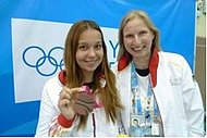 Der Deutsche Schützenbund hat durch Julia Budde (links) die erste Medaille in der Geschichte der Olympischen Jugendspiele gewonnen.